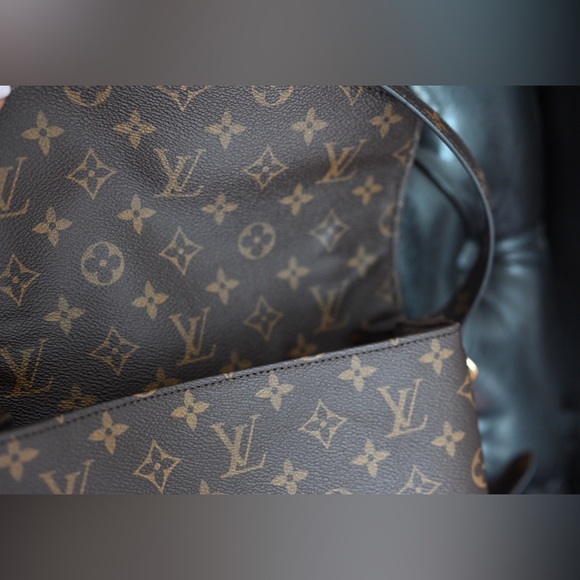 Authentic Louis Vuitton Pochette Metis Monogram Canvas - Picture 14 of 16